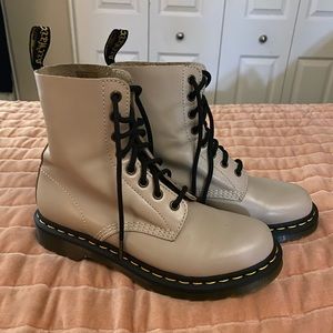 Dr. Martens 1460 Pascal Boots